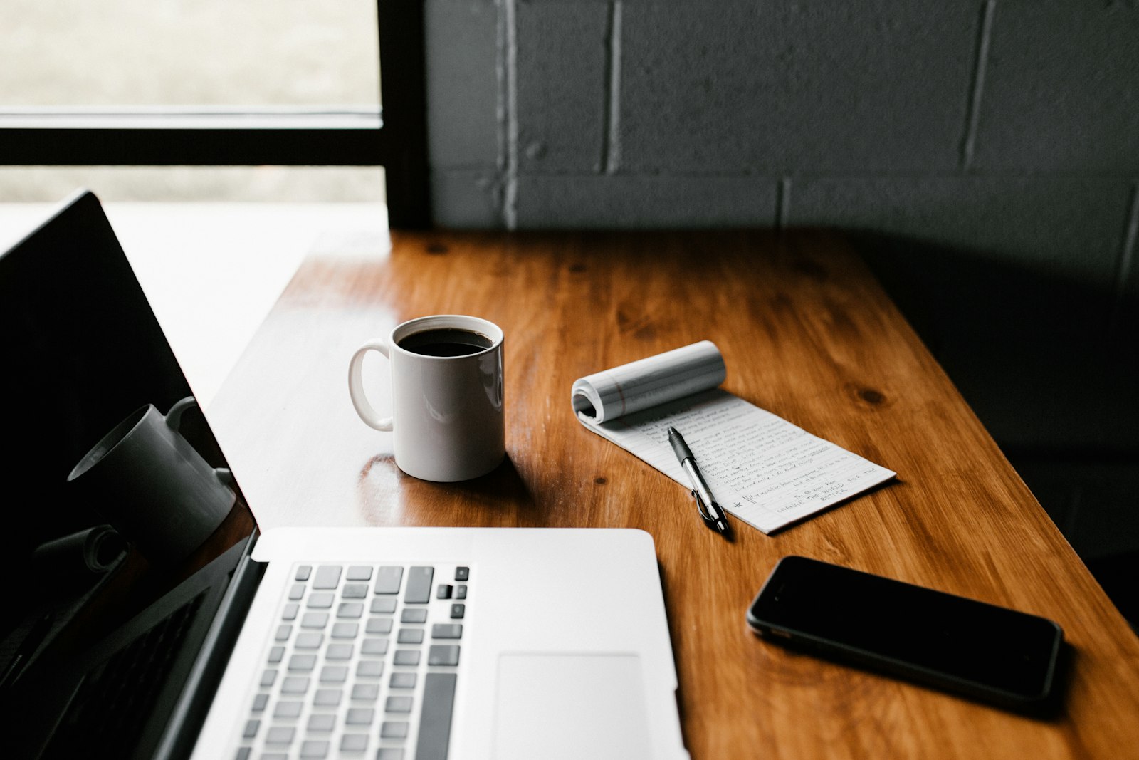How to Build a Full-Time Freelance Career in 2026